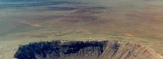 专家误判是“火山口”,男子靠此捡漏陨石坑发财,家族成亿万富豪