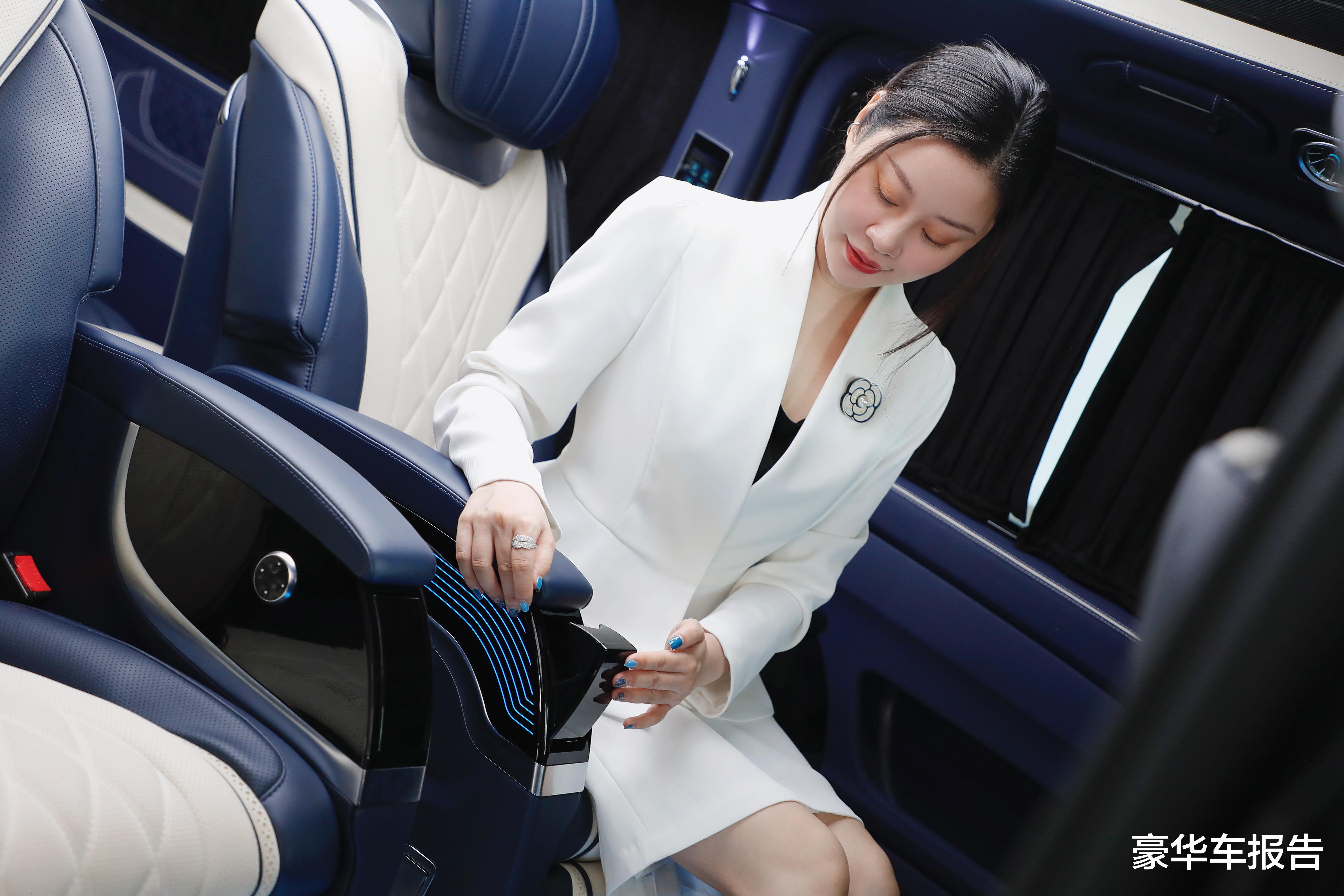 错过等一年！奔驰官方授权7座保姆车，10多万的豪华装修全都送？