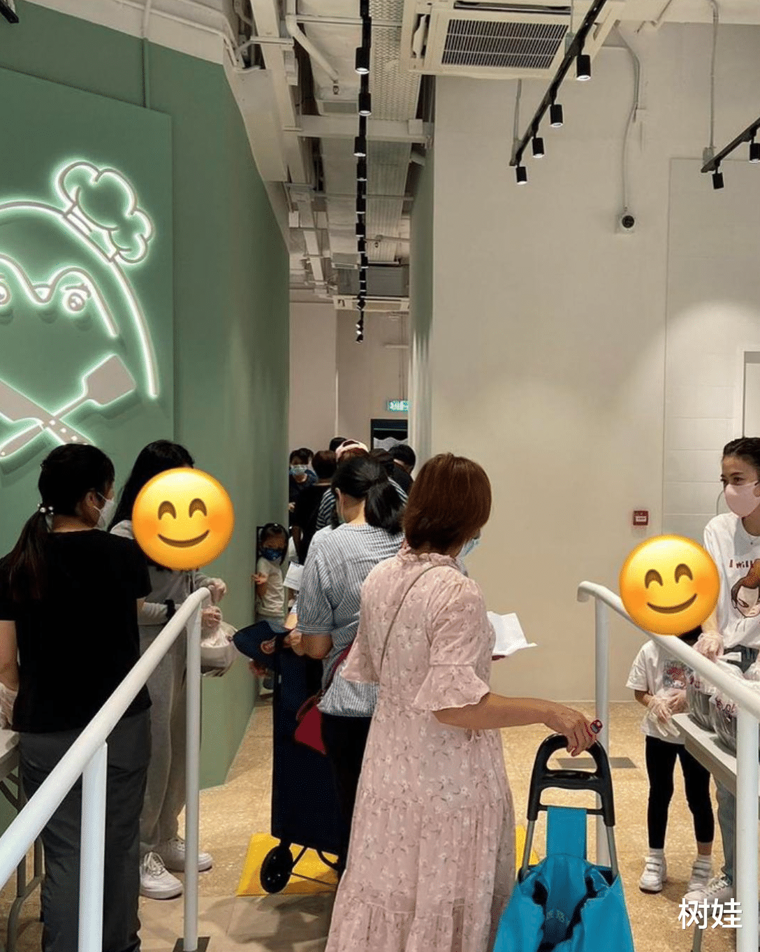 刘銮雄|刘銮雄14岁女儿首家餐厅将开业，选址在基层区域，不定期免费送饭