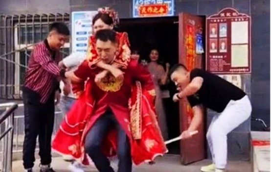 2013年,山西一新郎结婚40多天后去世,姐姐提出尸检,4名伴郎获刑,究竟发什么了什么?