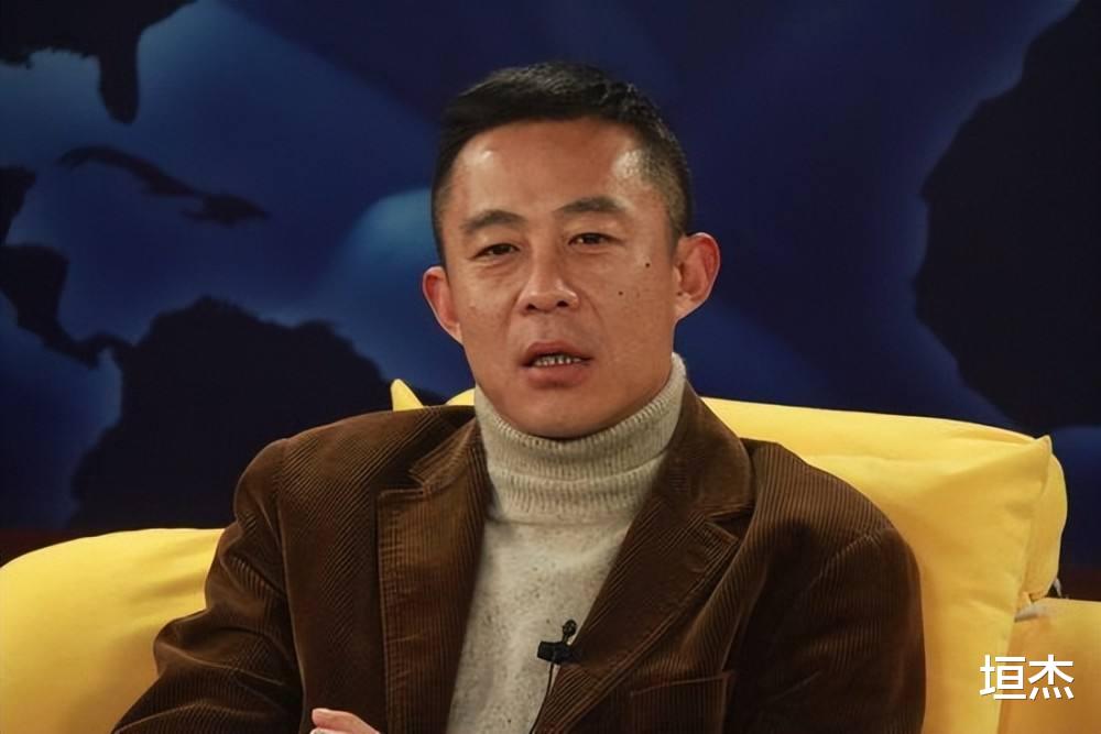 侯勇|侯勇：一婚娶初恋，二婚潘雨辰，三婚娶小20岁粉丝，如今生活怎样