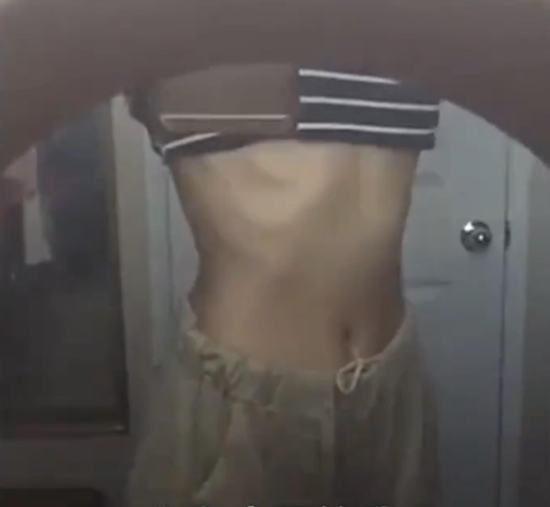 肖战|辞职央视嫁美国富豪，1包卫生巾用1年，饿成皮包骨却仍不离婚