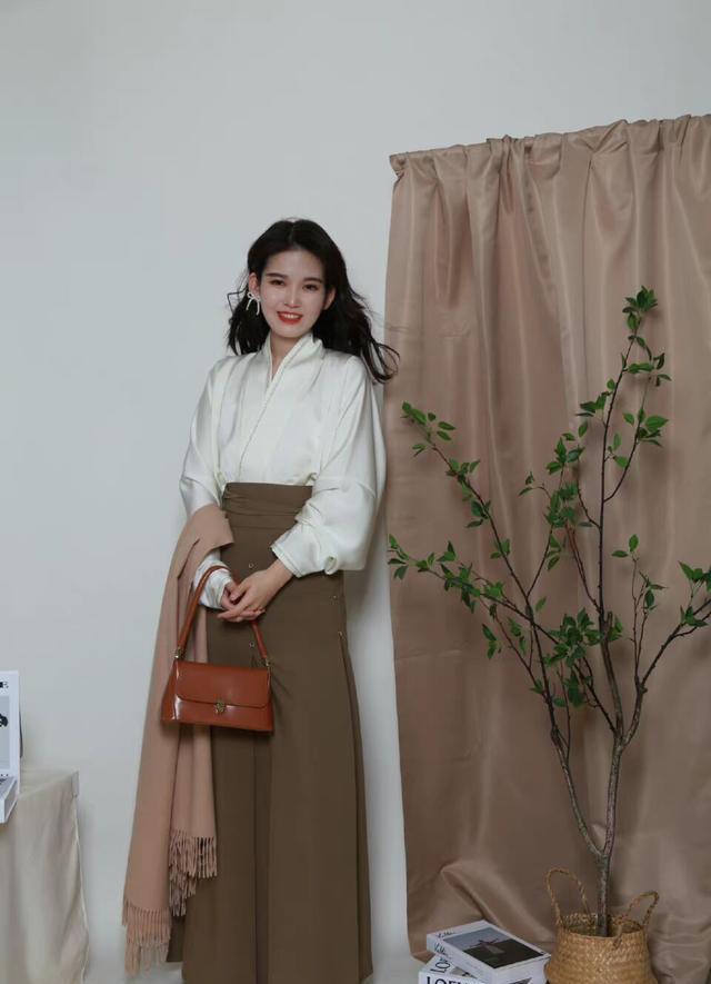 发型 选择仙气飘飘的汉服,你只需要一款精致的发型,就能够美若天仙