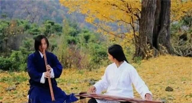 男子隐居深山10年,与女弟子结婚,多人前来拜师,今妻子负责授徒