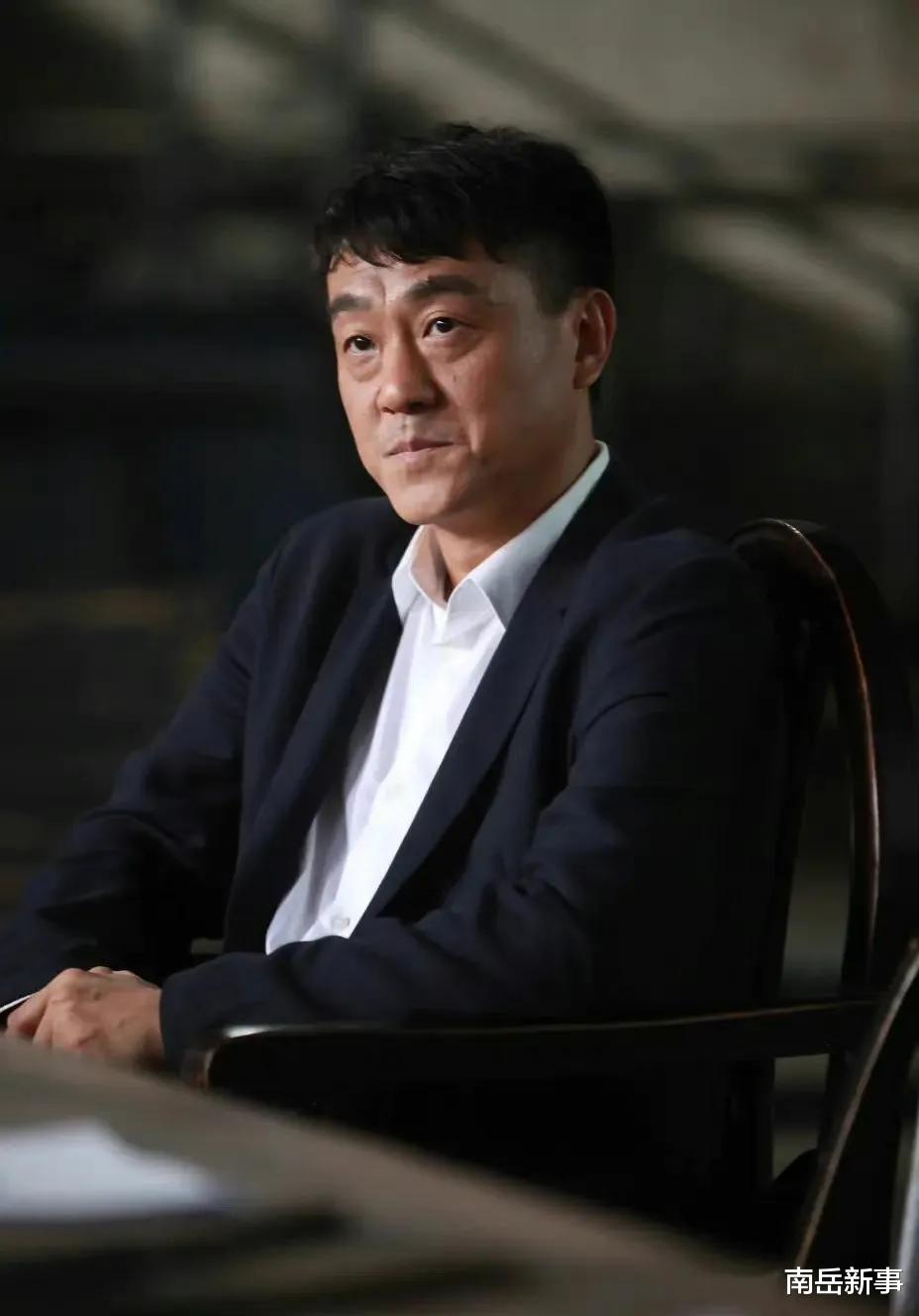 何冰|何冰：娶同桌为妻，钱也归她管，一心一意爱了24年