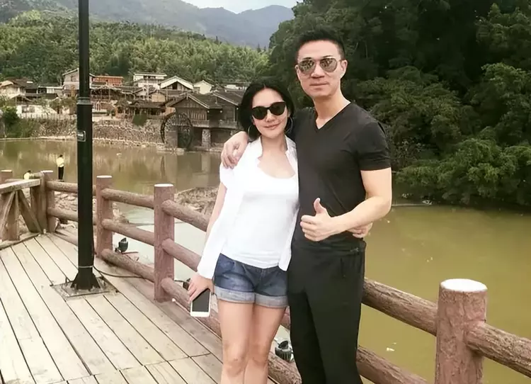 王鸥|3天8个桃色大瓜:出轨家暴、车内拥吻、脚踏三条船,个个劲爆