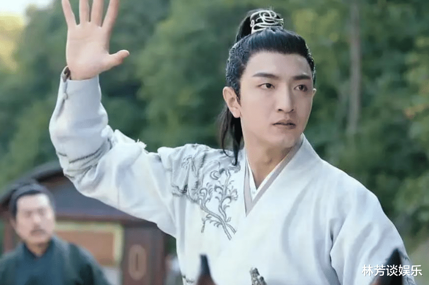 彭小苒|全程皱眉，整容感重？31岁彭小苒出手，带来教科书式“瞪眼神功”