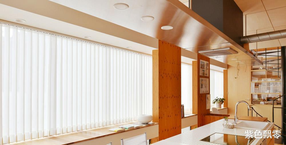 比起传统窗帘,现在更流行这种一片片的,看似很简单,其实很实用