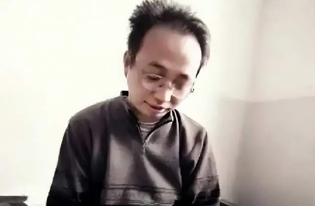 2002年,湖北小伙救女友花光40万,女友病好转嫁他人,今报应来了