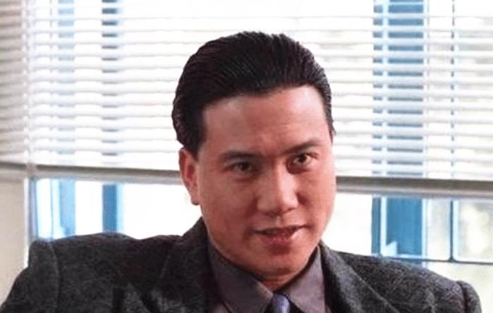 万梓良|万梓良收《战狼》男星为徒!喷对方一脸水,扬言是最后一位徒弟