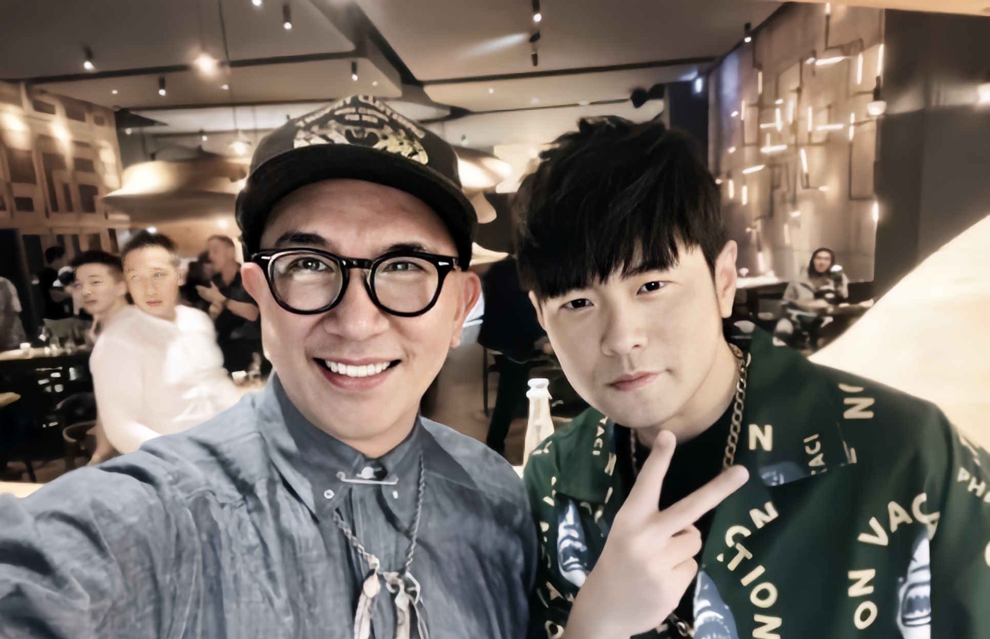 周杰伦|大小s姐妹与周杰伦间的尴尬事,22岁被“调戏”,两姐妹夸他可爱