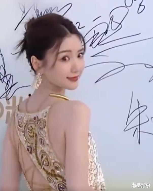 毛晓彤|35届金鸡红毯瞬间:毛晓彤美背回眸一笑,倪妮森系透视装艳压群芳