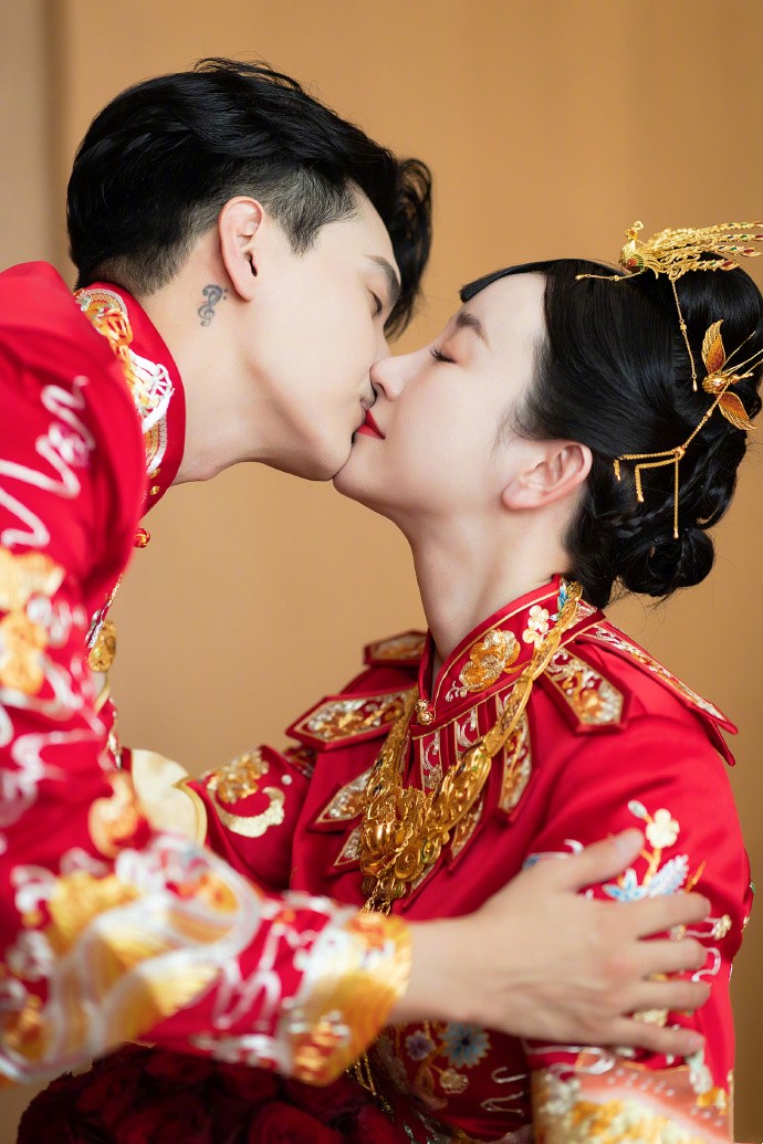 张檬|张檬与金恩圣举办婚礼,曾差点成陈宝国儿媳,被棒打鸳鸯后堕落了