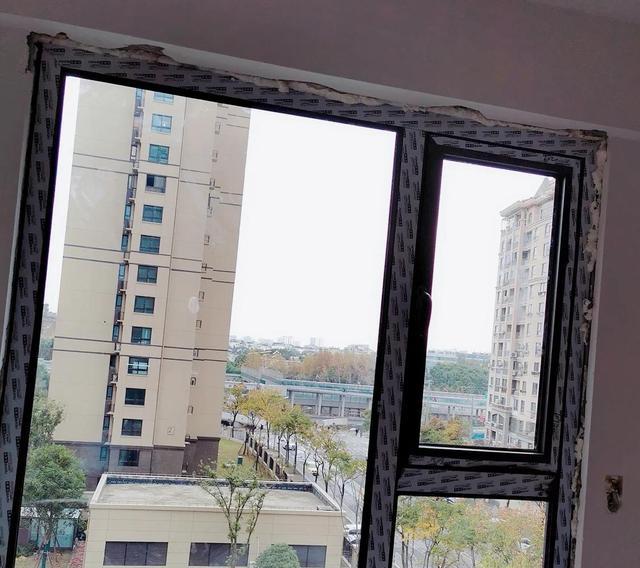 安装断桥铝窗,这2个方面要仔细盯着,否则出现漏水就很常见了