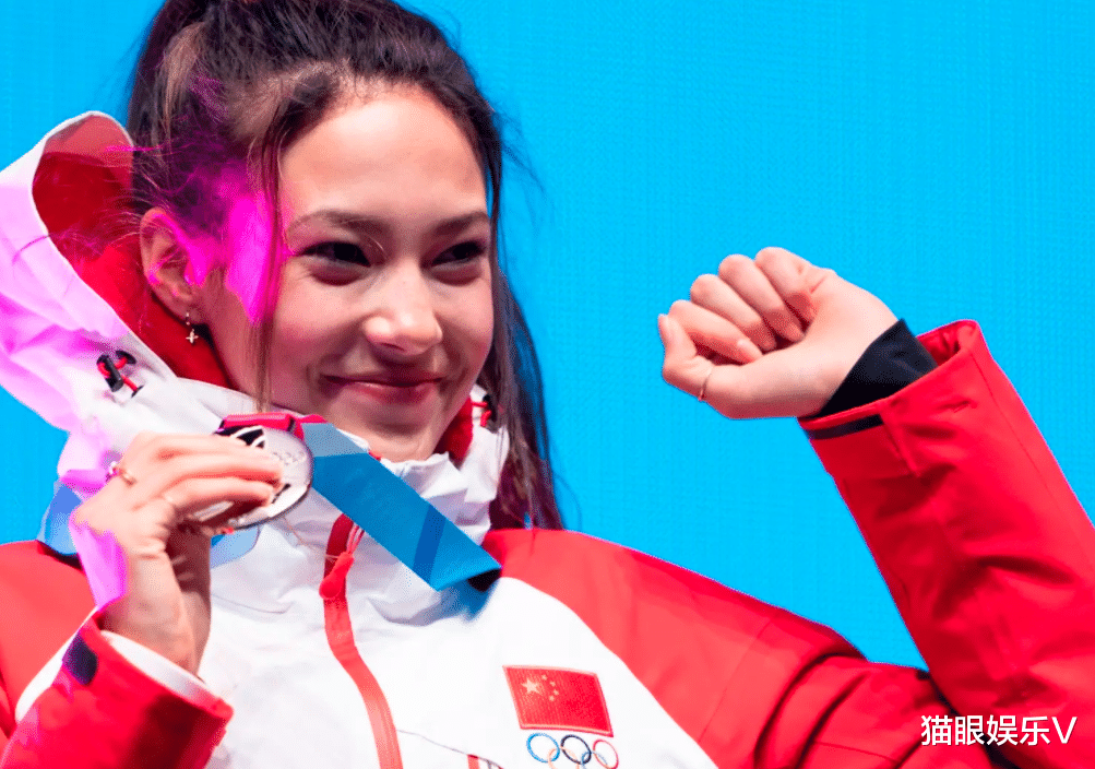 央视|谷爱凌又被央视点名！正能量视频获网友点赞，六块腹肌过于吸睛