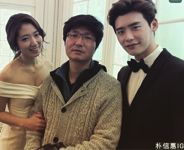 朴信惠|朴信惠下周六挺孕肚结婚，准爸爸崔泰俊出门派喜帖，一脸害羞遭调侃