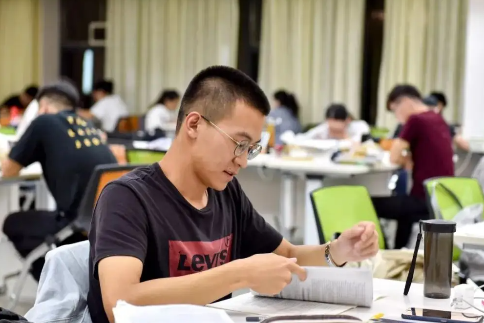 重庆|“没必要”考研的4个专业，读本科已经够吃香了，别白白浪费时间