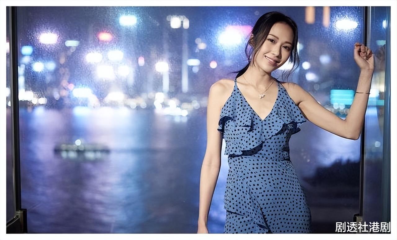 汤怡|忙不停!英皇小花投资6位数开饼店,生意红火丈夫更亲自到场帮忙