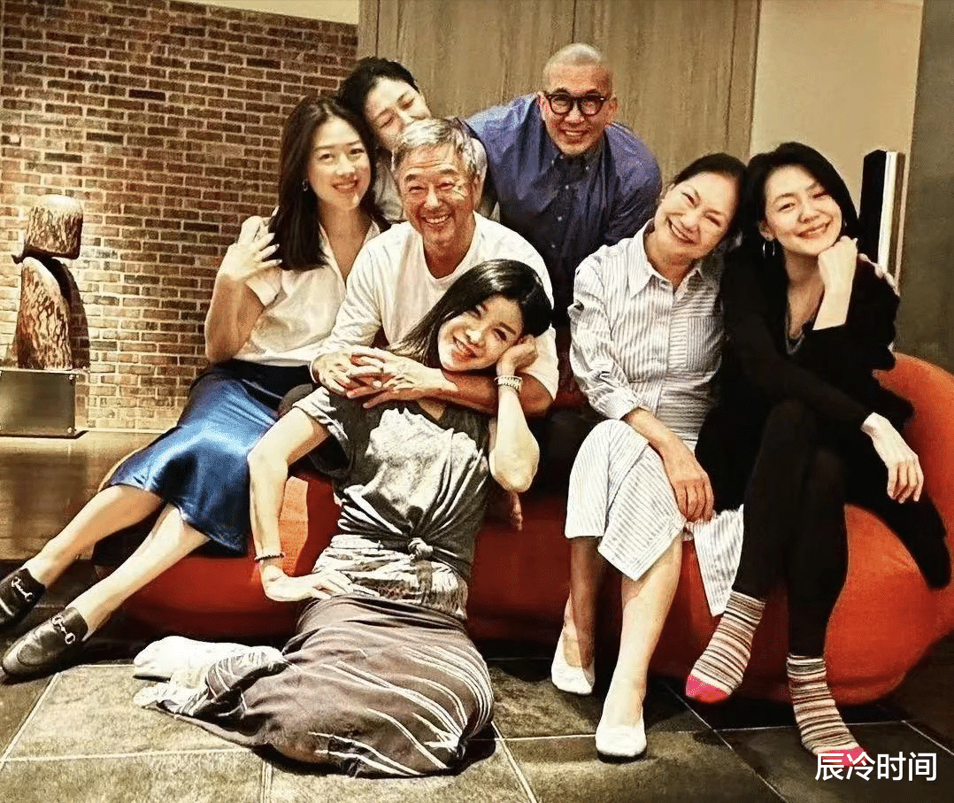 汪小菲|汪小菲杠上具俊晔？他看似突然的“发疯”，可不止因为床垫