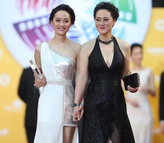 Angelababy|大宋佳女儿张楚楚:见证母亲46岁未婚生子后,34岁不敢婚恋