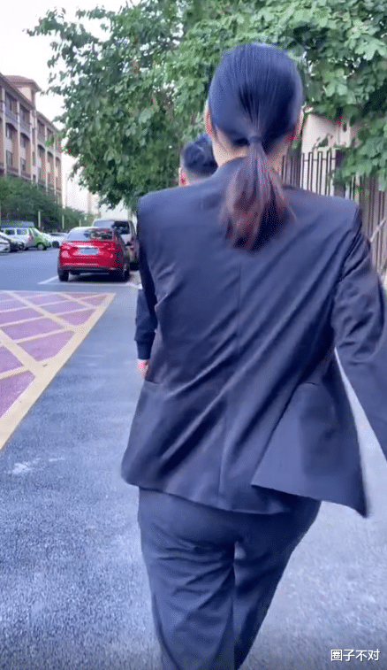 广西夫妇:女子模仿“婚后老公”爆红,网友:叫你模仿没让你超越