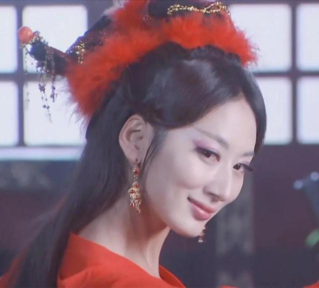 赵合德|风情万种不是袒胸露背！15位媚骨天成的女星“超有料”，撩人于无形