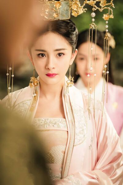 85后|85后女星当妈后差距拉大，杨颖6部待播剧，而她却沉寂下来！