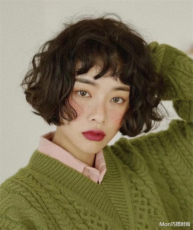 发型 过年换新发型,建议少烫这“3种”卷发,老气感明显,拍照也很土