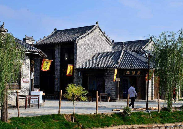 |山东有个假古镇走红，耗资5亿建成，风景可与乌镇媲美