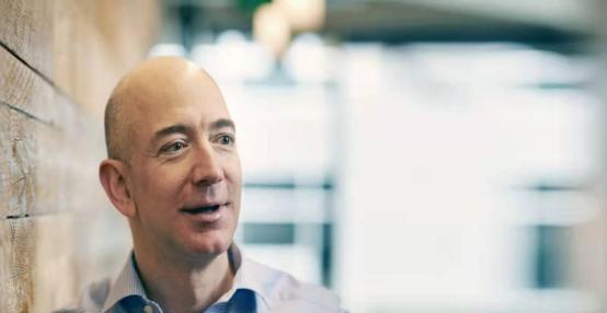 杰夫·贝索斯|首富贝索斯有多会玩？为“撩”朋友妻豪赠300多亿，近60岁不服老