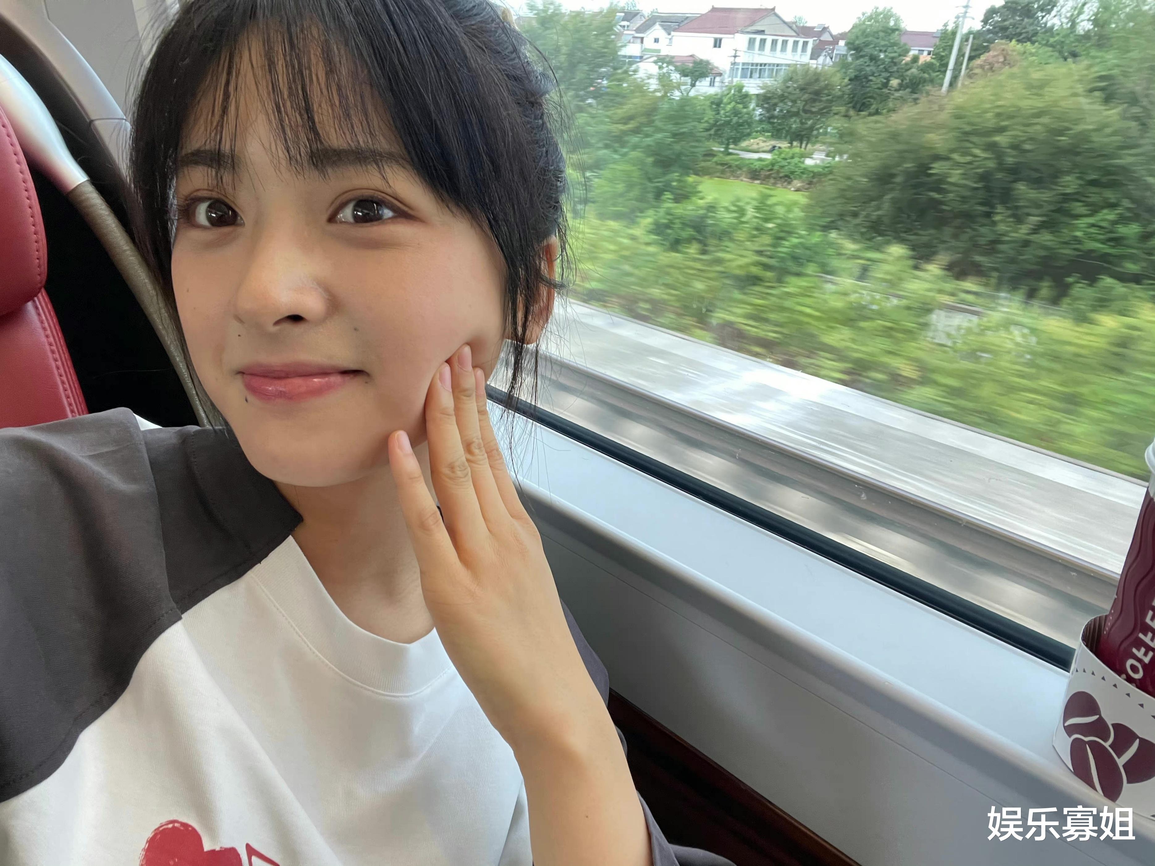 沈月|网友问于正有喜欢的矮个子女演员吗?于正耿直回答:沈月