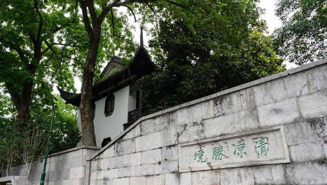 |南京一景区走红，南唐时曾建避暑宫于山上，有“六朝胜迹”之称