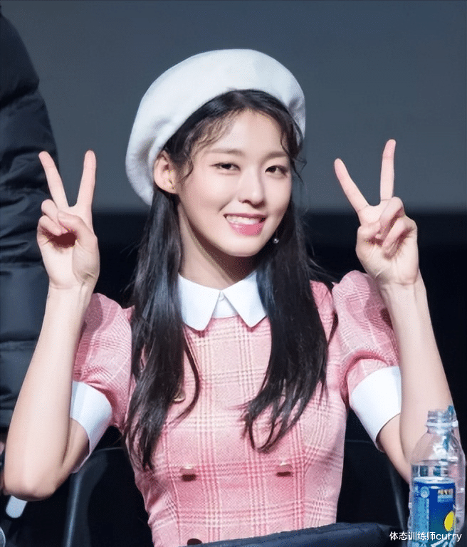 壶铃|她是南韩的“国民女友”,95后成员金雪炫,拥有魔鬼般身材