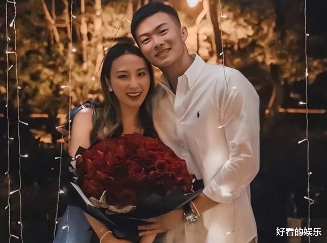 何超云|曝赌王三太同意何超云下嫁，送百子千孙催婚，男方升职年薪达百万