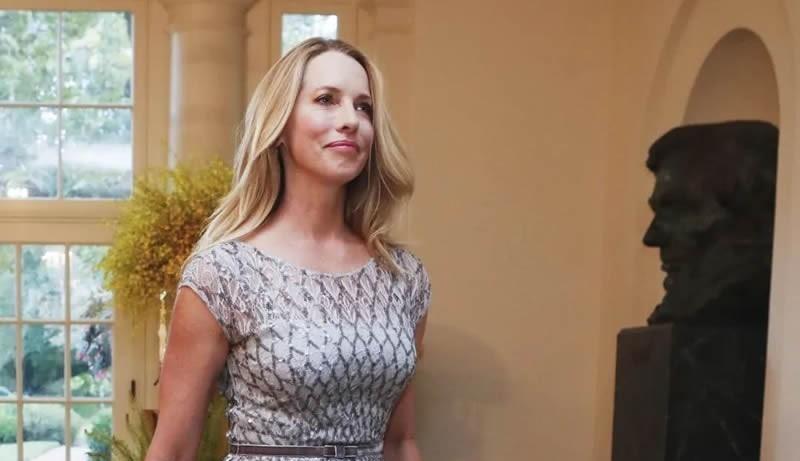 |乔布斯59岁遗孀开心度假，手握167亿遗产，曾说要裸捐不留给后代