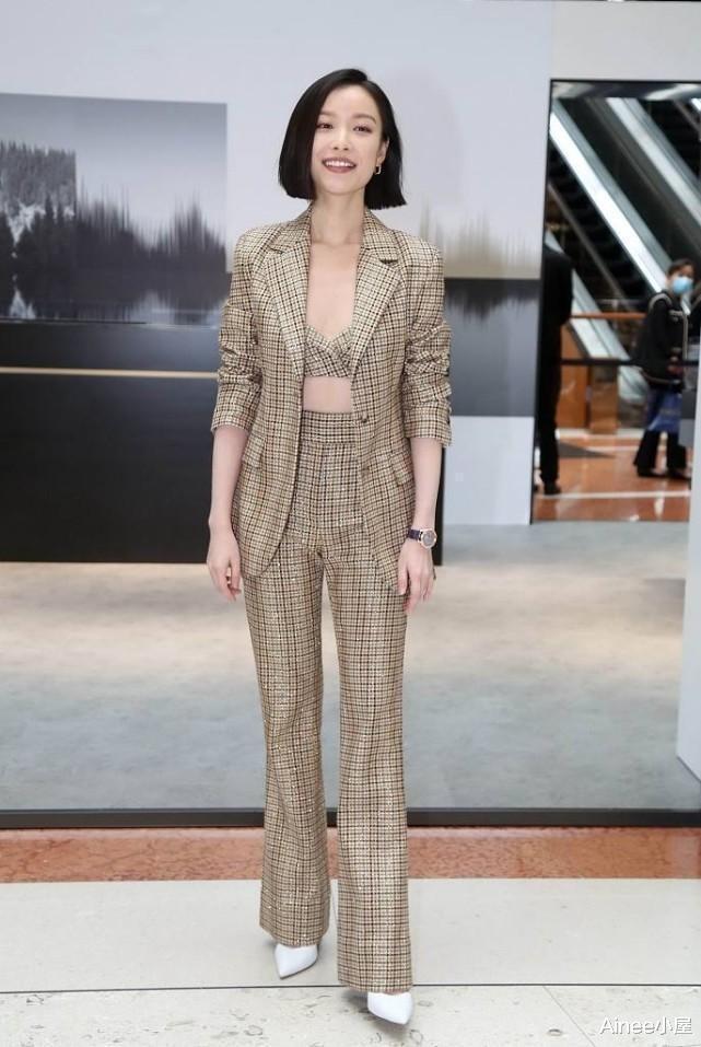 亚麻|倪妮真是文艺又率性，亚麻套装穿得宽松简约，藏住身材却显出气质