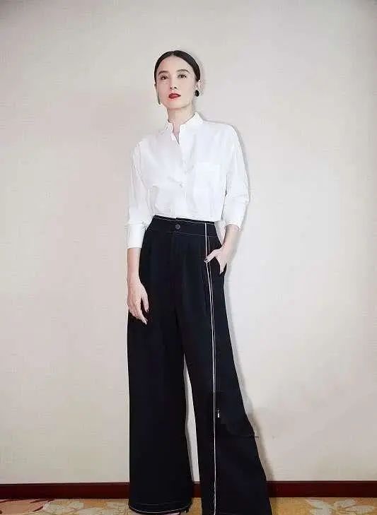 今年火了一种裤子叫“地板裤”，显瘦显腿长，适合160以下女生穿