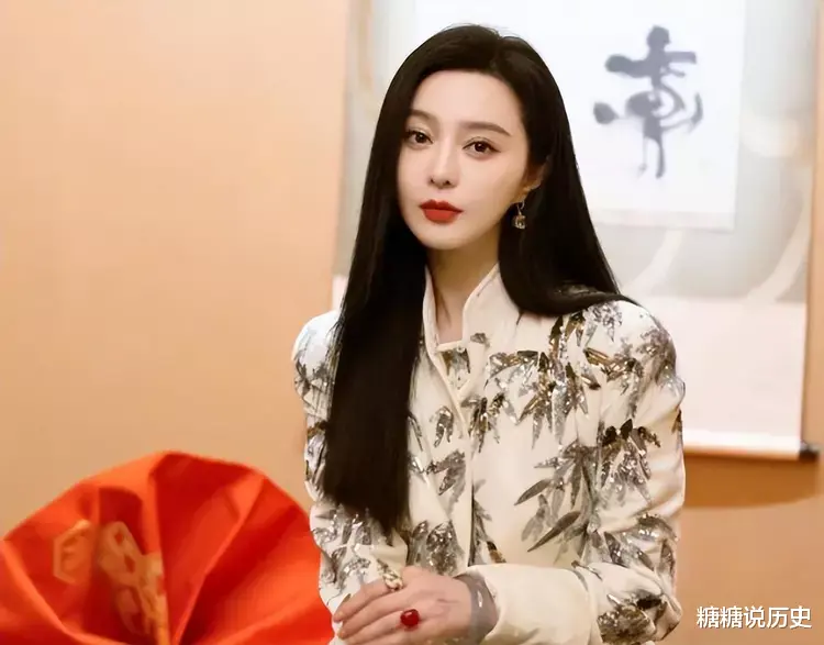 范冰冰|范冰冰国外成功复出!参加东京钟表发布会,穿优雅长裙稳坐C位