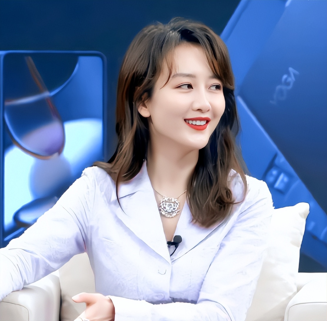 王鸥|王鸥何九华吃火锅被偶遇,二人曾一起参加婚礼,并用情侣手机壳