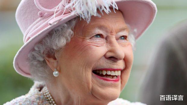 伊丽莎白二世|英女王戴八百万项链亮相，身后摆着新照片，网友：路易长开了
