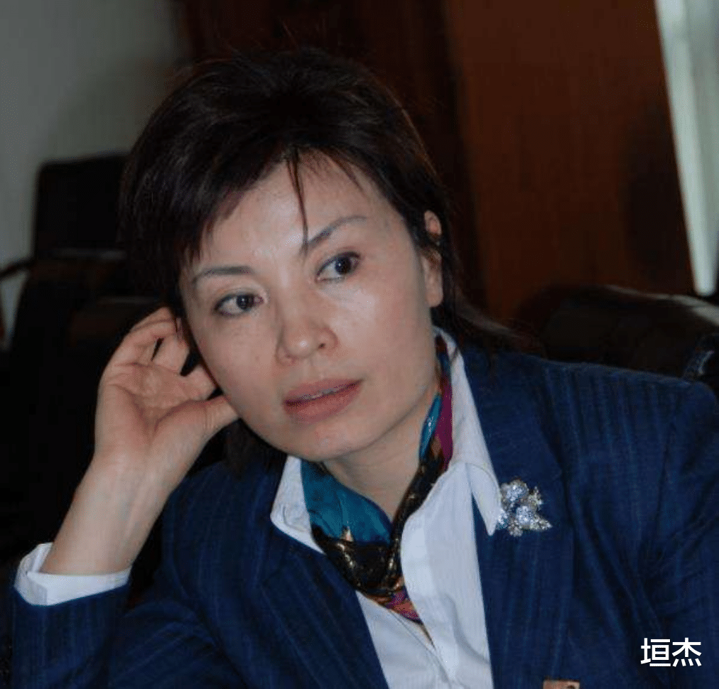 李瑞英|李瑞英儿子意外坠楼让她亏欠一生，和青梅竹马的丈夫患难至今