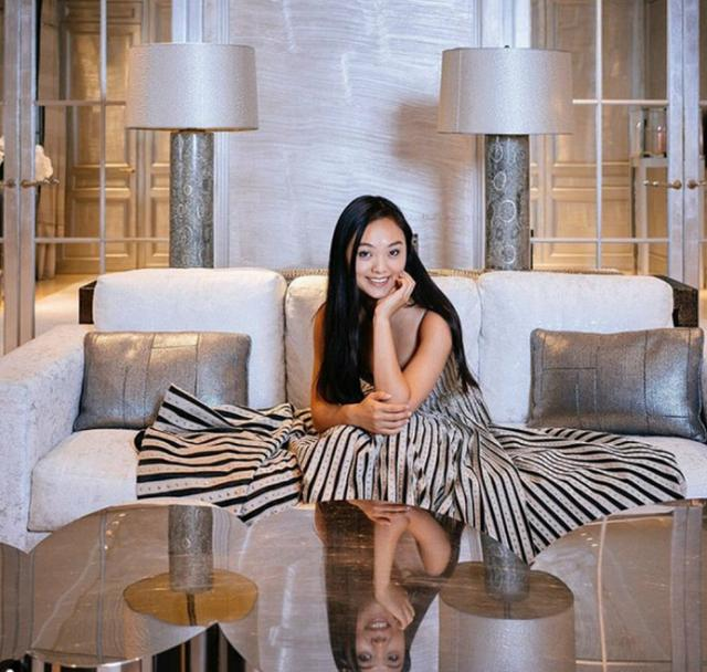 李连杰|李连杰女儿舞会照曝光，自信大方明星范，仍难逃子女不如父母定律