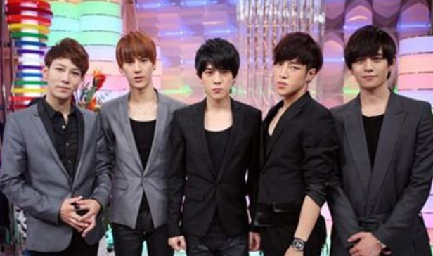 高瀚宇|新恋情曝光！刚攀上干爹，就玩剧组情侣？