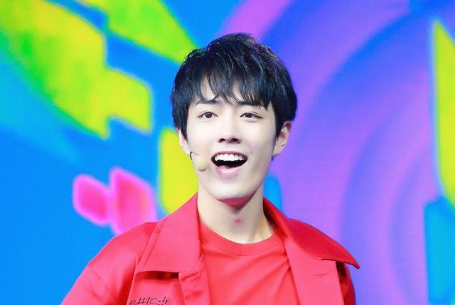 肖战|肖战登上《重庆工商大学》校史馆，6字介绍很简洁，肖战值得