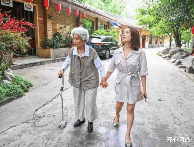 “网红奶奶”去世,孙女官宣去世原因,生前给网友留下了深刻印象