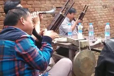 我90后,学了3年的唢呐,接了500个白事,揭秘干这行到底坑不坑?