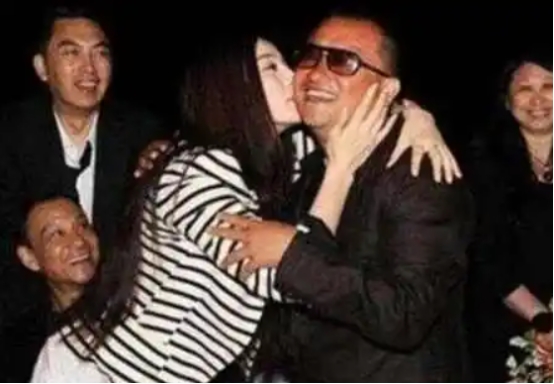 曾志伟|她未婚先孕成曾志伟儿媳,婚后骂老公骂婆婆,还出轨公公的兄弟