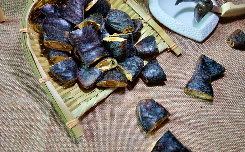 没有洗衣粉洗衣机,古代人都是怎么洗衣服的?