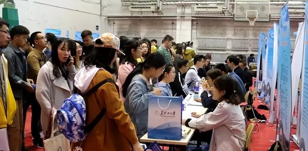 国企|985研究生声泪俱下,从国企跳槽到私企工作,才明白生活的艰辛