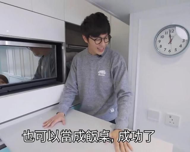 香港|香港夫妇晒230万“豪宅”火了:12㎡,全屋塞满柜子,网友:服了